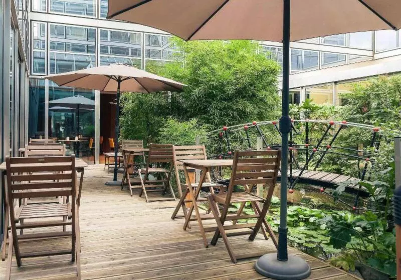 Residence Mercure Paris La Defense Grande Arche