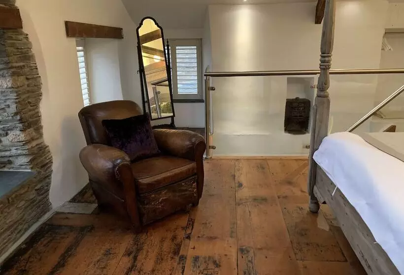 The Padstow Cottage   Coswarth House