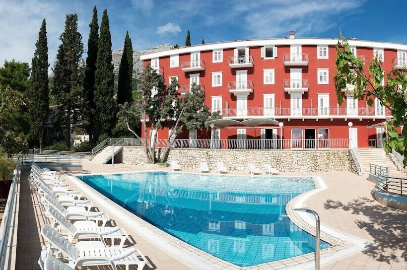 ホテル Aminess Bellevue Village