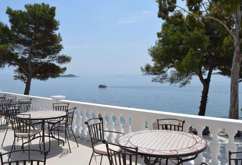 ホテル Aminess Bellevue Village