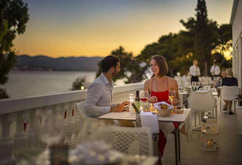 ホテル Aminess Bellevue Village