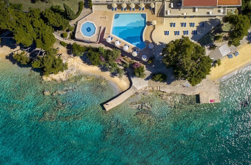 ホテル Aminess Bellevue Village