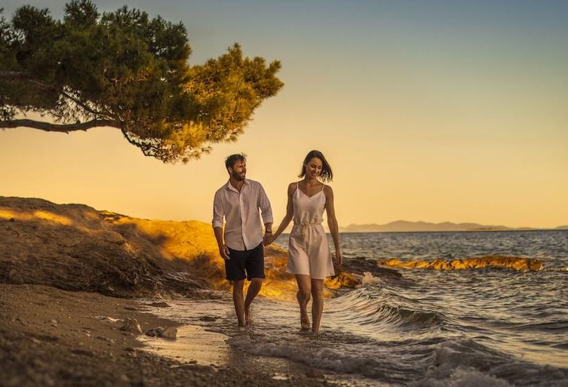 ホテル Aminess Bellevue Village