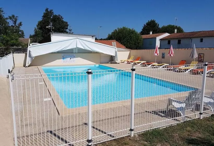 ホテル Studios Du Camping La Chenaie