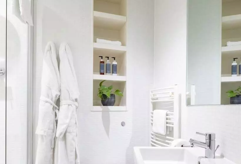 Staying Cool At  Rotunda