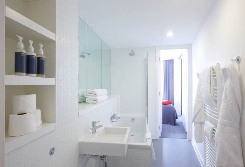 Staying Cool At  Rotunda