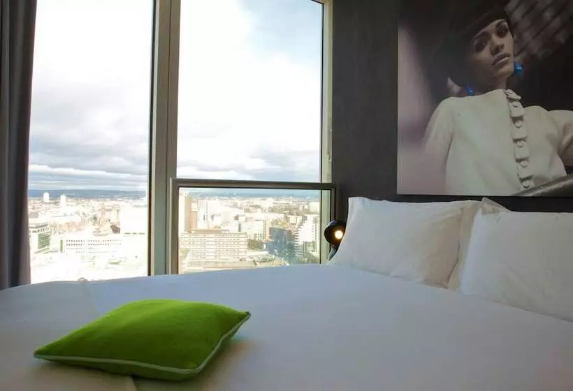 Staying Cool At  Rotunda