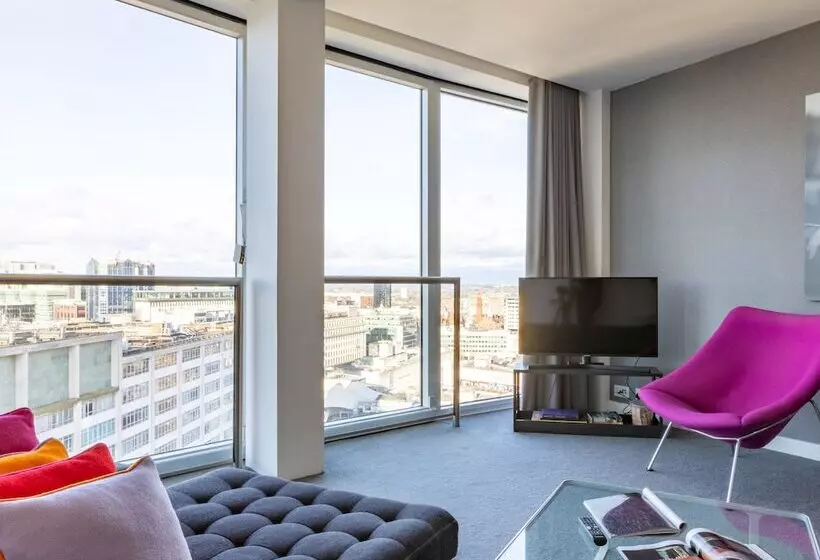 Staying Cool At  Rotunda