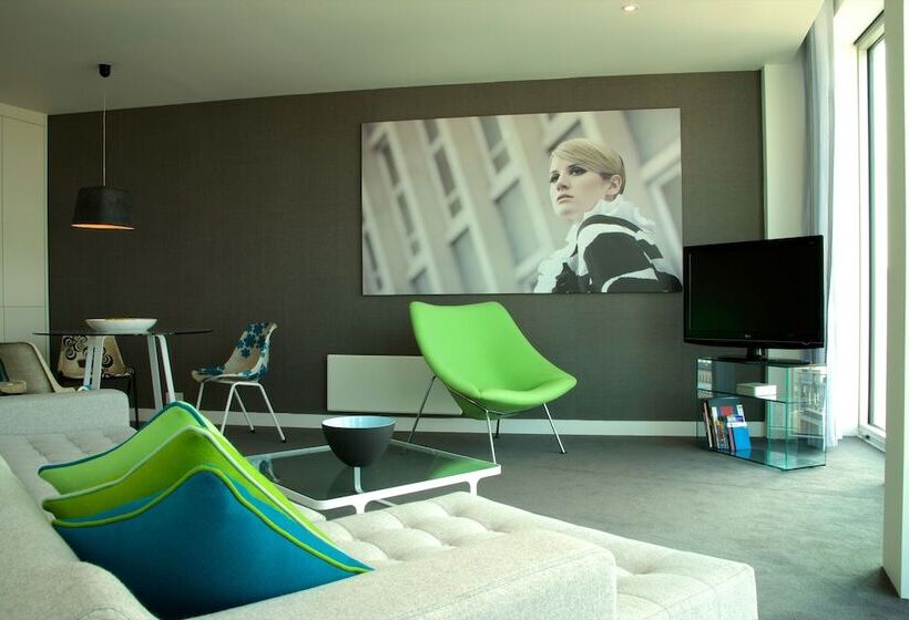 Staying Cool At  Rotunda