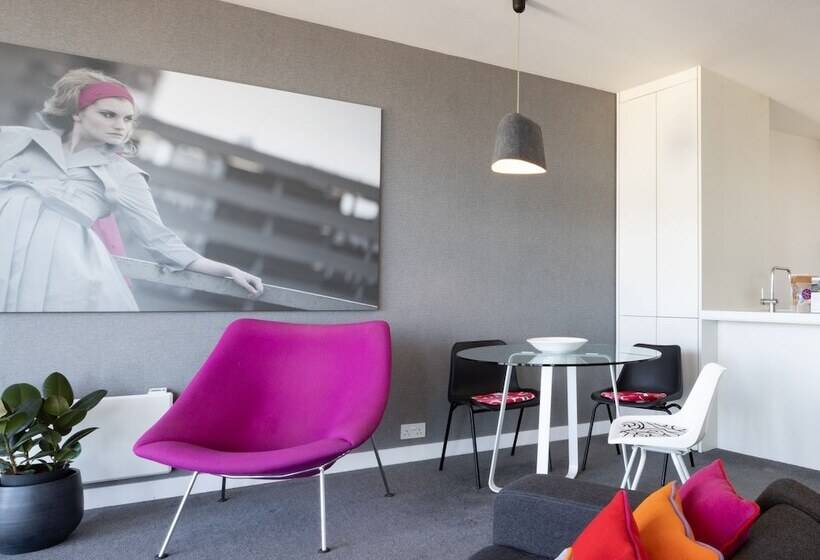 Staying Cool At  Rotunda