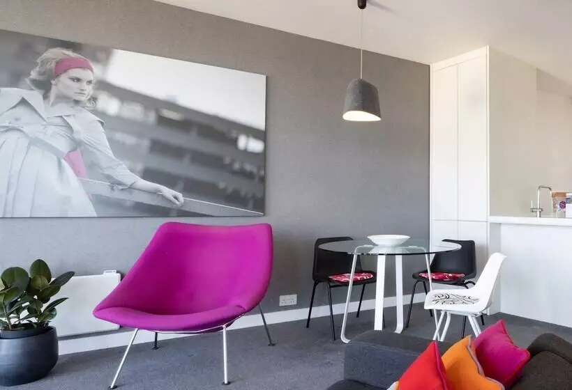 Staying Cool At  Rotunda