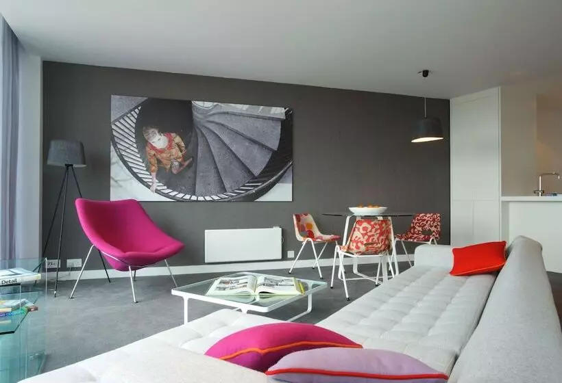 Staying Cool At  Rotunda