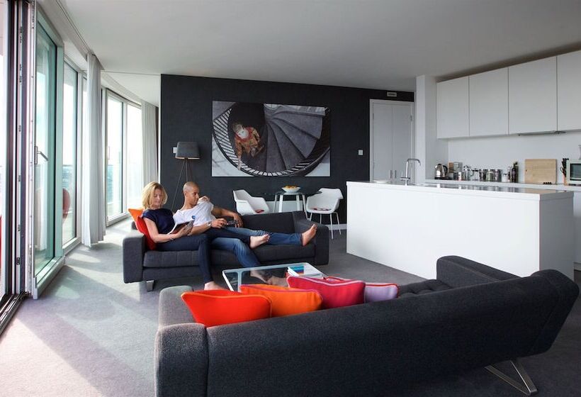 Staying Cool At  Rotunda