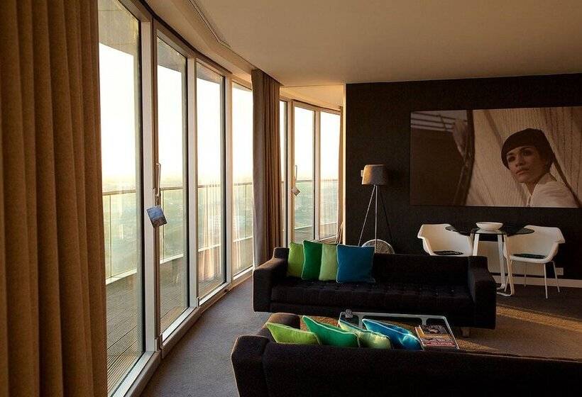 Staying Cool At  Rotunda