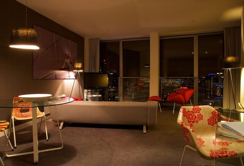 Staying Cool At  Rotunda