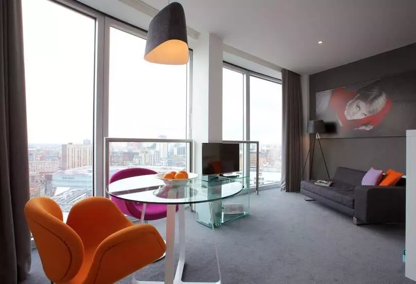 Staying Cool At  Rotunda