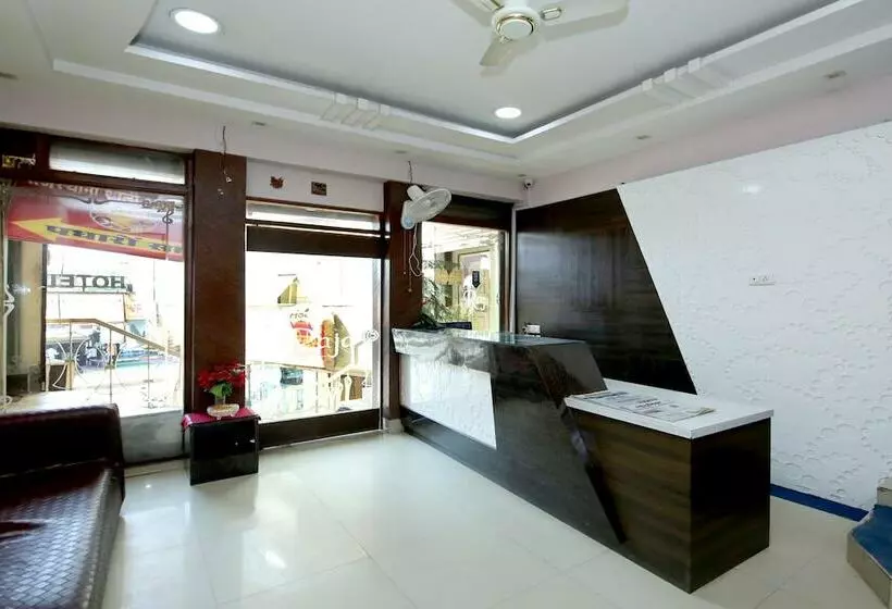 Hotelli Raja By Oyo Rooms