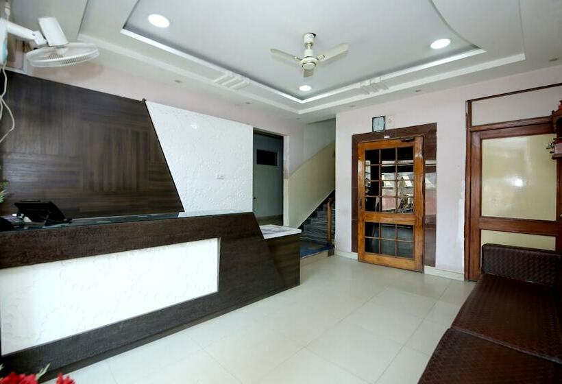 Отель Raja By Oyo Rooms