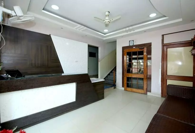 Hotelli Raja By Oyo Rooms
