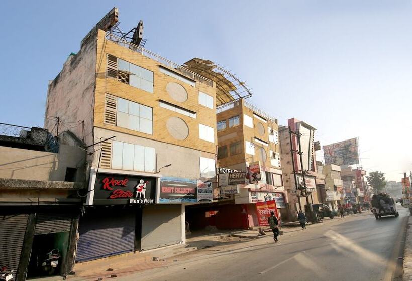 Отель Raja By Oyo Rooms