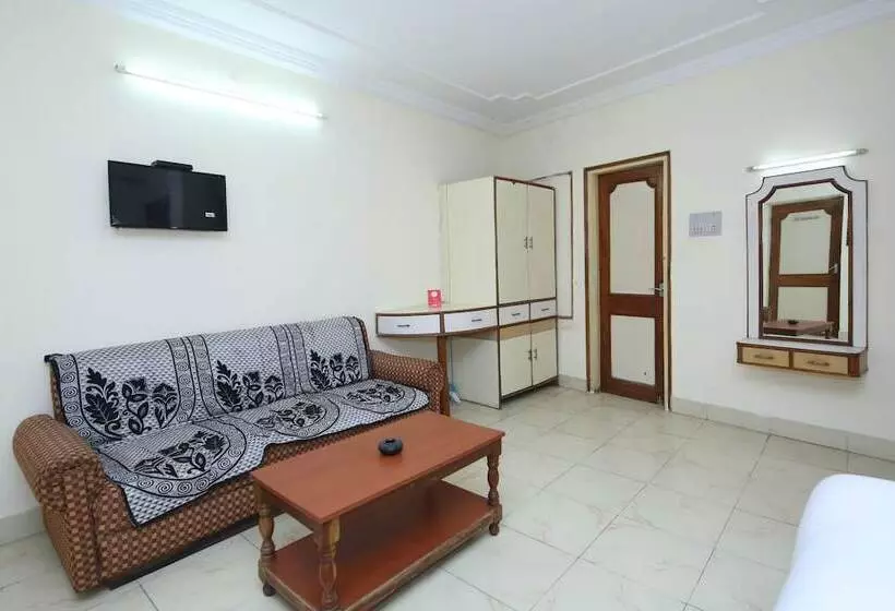 Hotelli Raja By Oyo Rooms