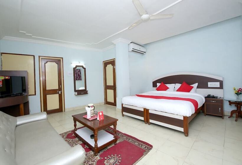 Отель Raja By Oyo Rooms