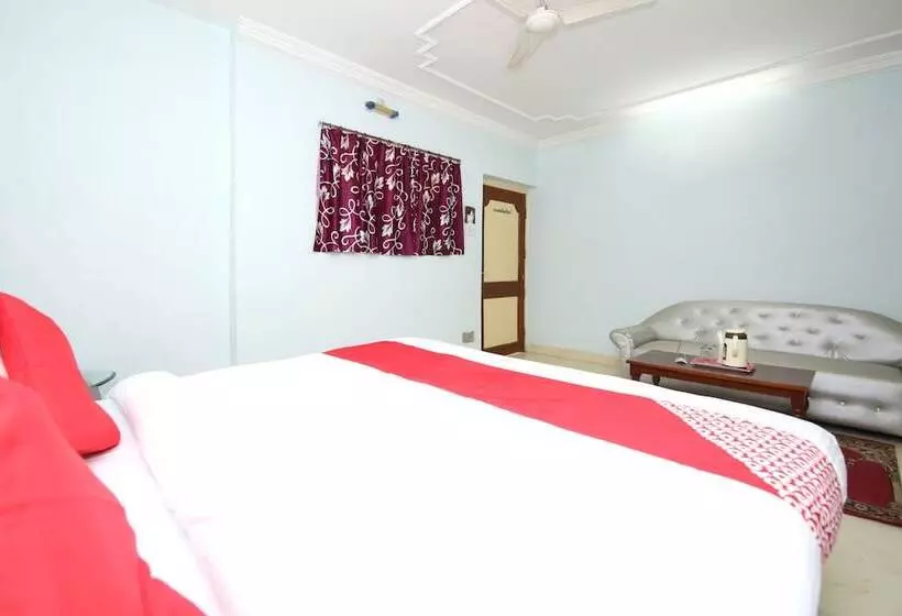 Hotelli Raja By Oyo Rooms