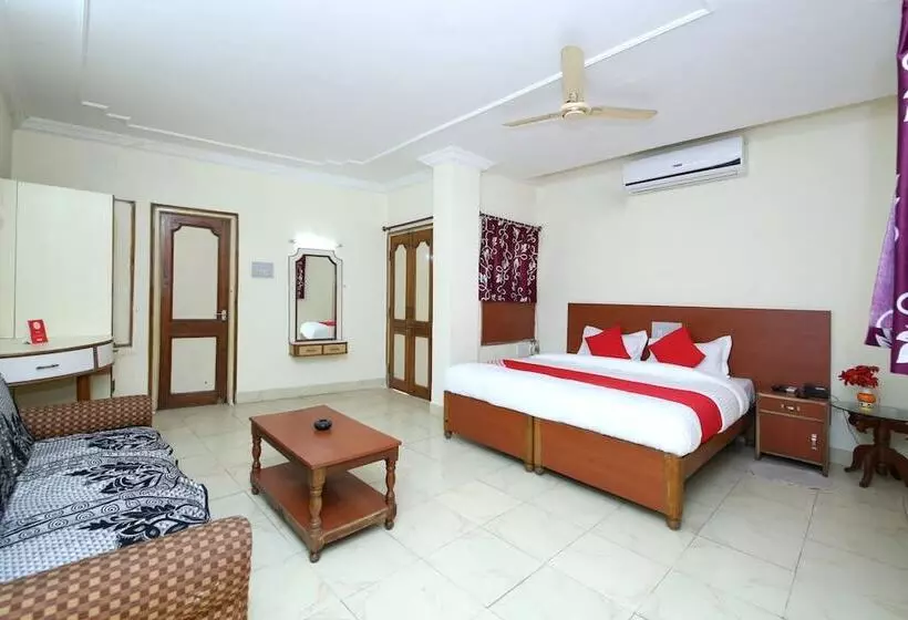 Hotelli Raja By Oyo Rooms