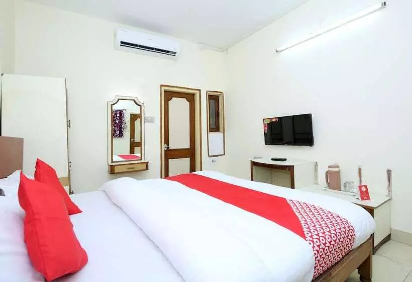 Hotelli Raja By Oyo Rooms