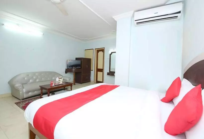 Hotelli Raja By Oyo Rooms