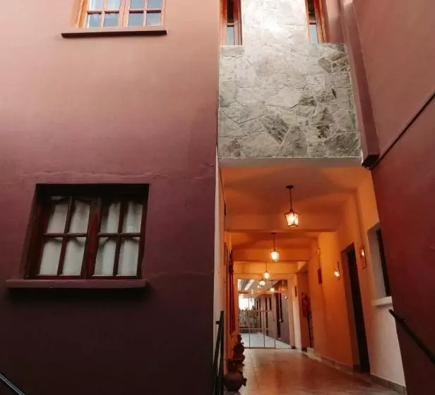 Majatalo La Colorada Hostal