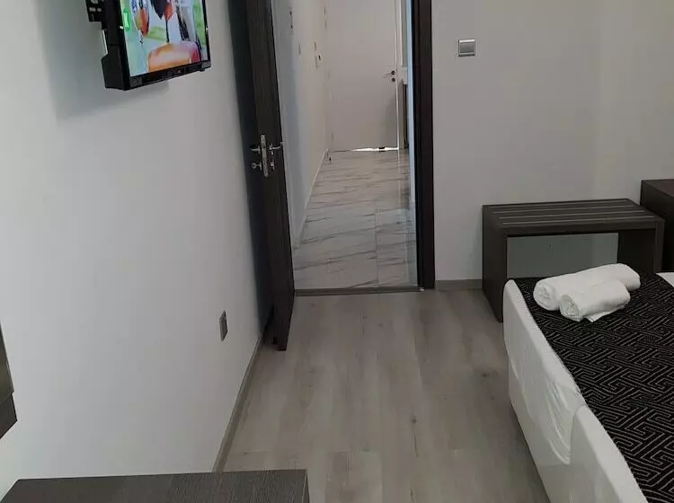 پانسیون Les Palmiers Petrou Apartments