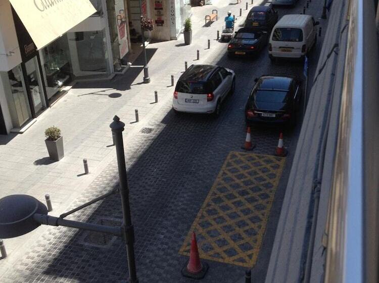 پانسیون Les Palmiers Petrou Apartments