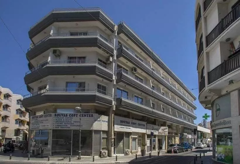 پانسیون Les Palmiers Petrou Apartments