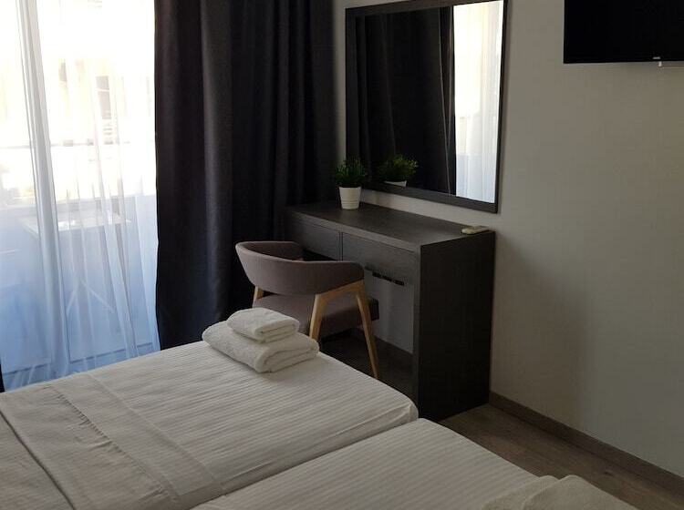 پانسیون Les Palmiers Petrou Apartments