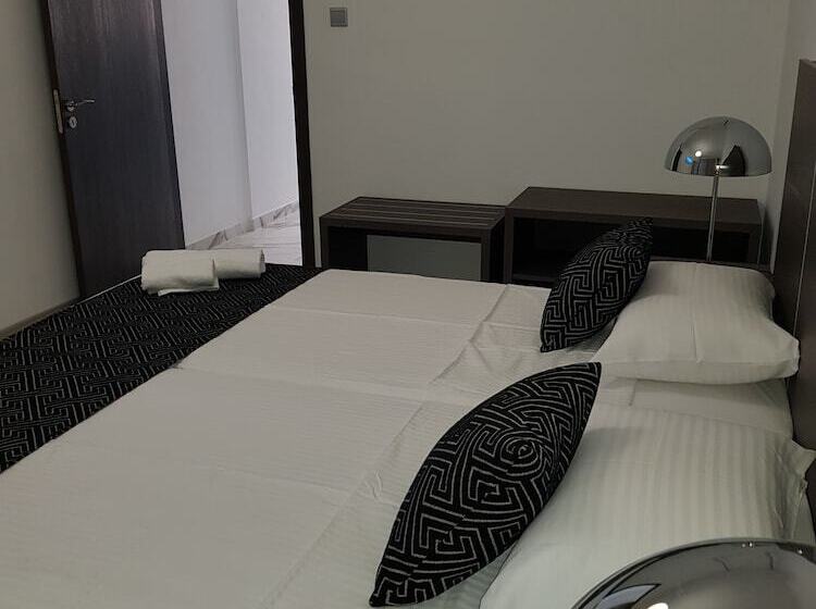 پانسیون Les Palmiers Petrou Apartments