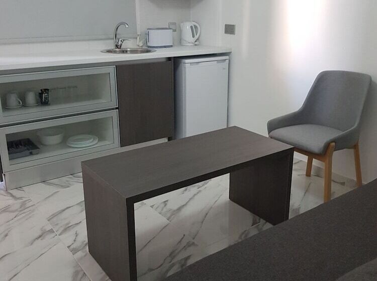 پانسیون Les Palmiers Petrou Apartments