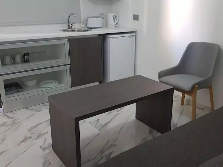 پانسیون Les Palmiers Petrou Apartments