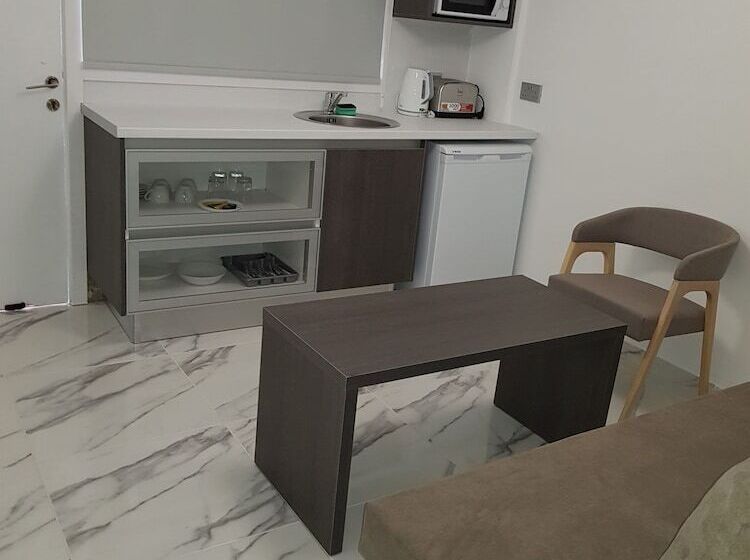 پانسیون Les Palmiers Petrou Apartments