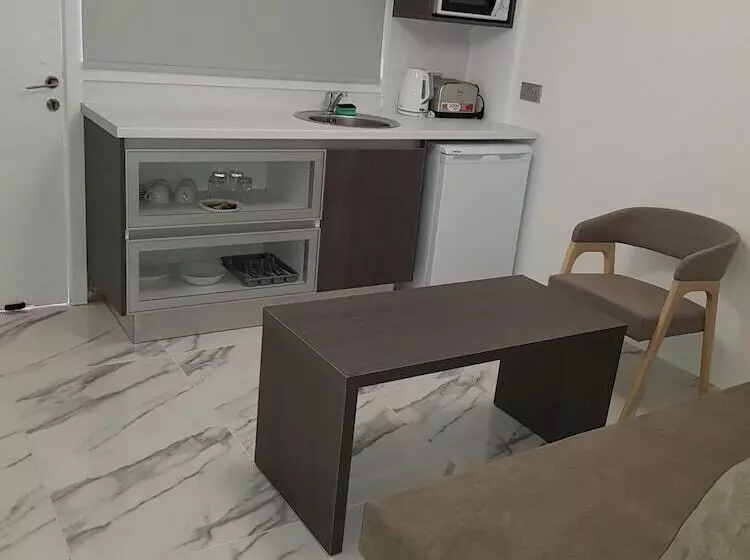 پانسیون Les Palmiers Petrou Apartments