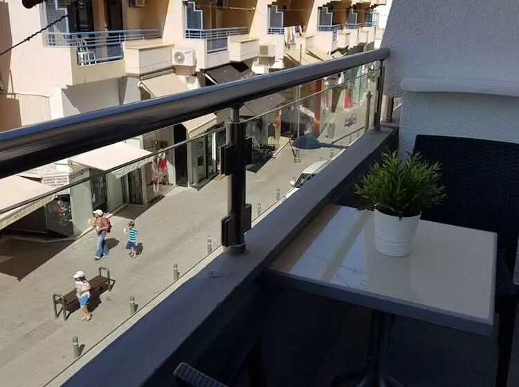 پانسیون Les Palmiers Petrou Apartments