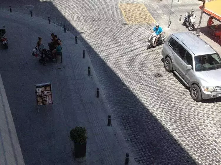 پانسیون Les Palmiers Petrou Apartments