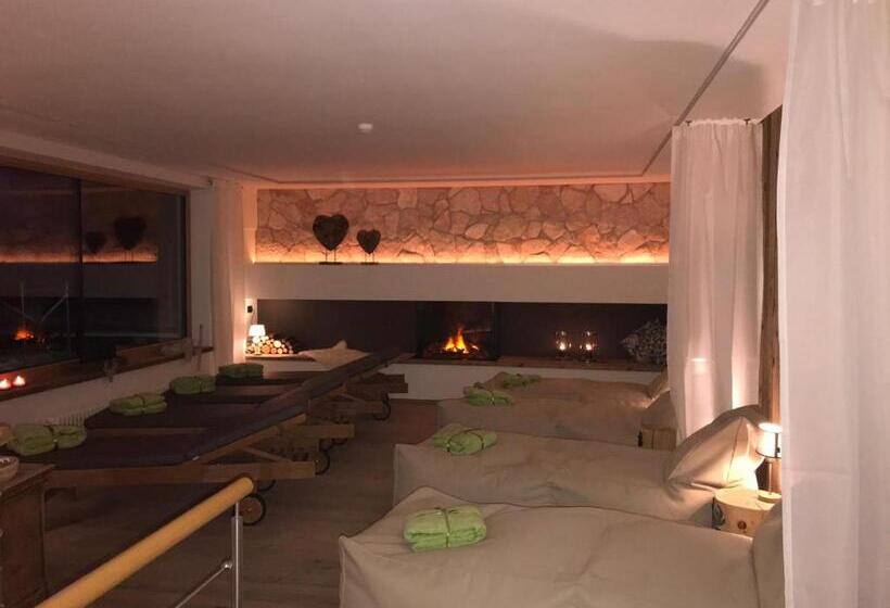 Отель Ciasa Ai Pini