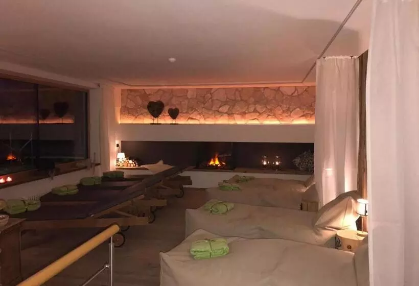 Отель Ciasa Ai Pini