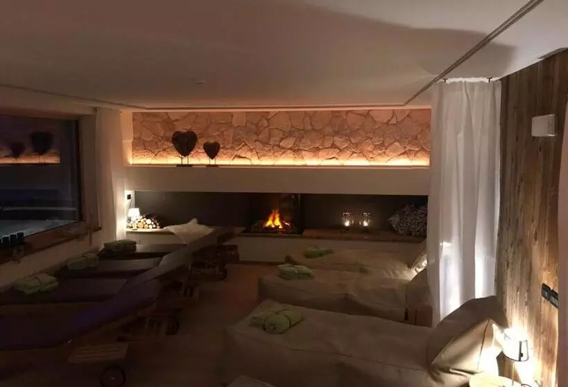 Отель Ciasa Ai Pini