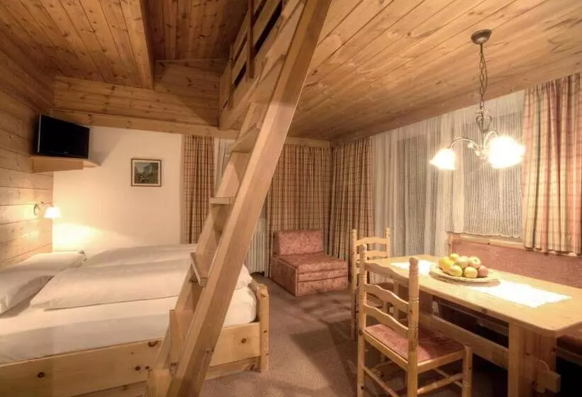 Отель Ciasa Ai Pini