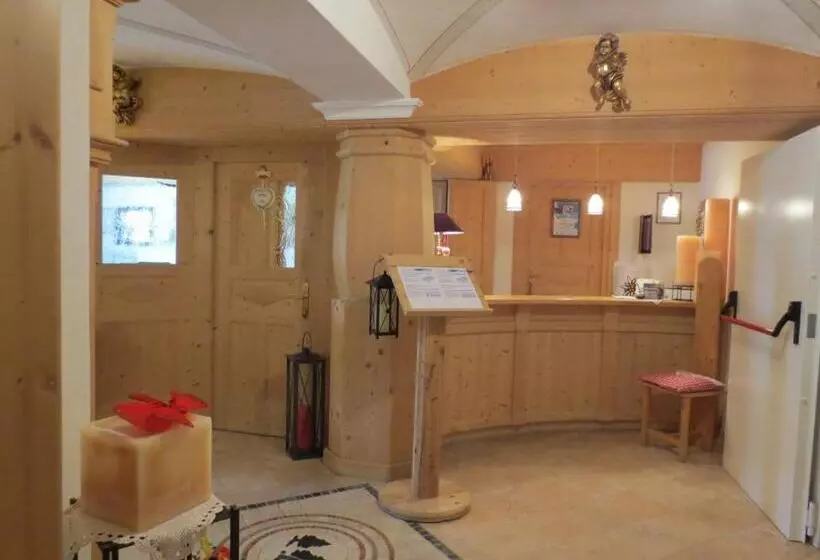 Отель Ciasa Ai Pini