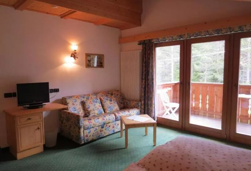 Отель Ciasa Ai Pini