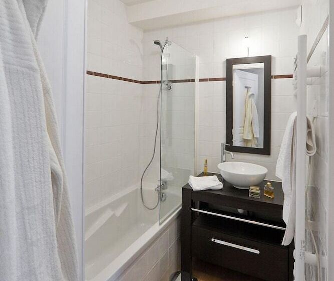 هتل La Combe D Or