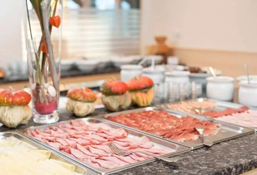 Отель Lambrechtshof